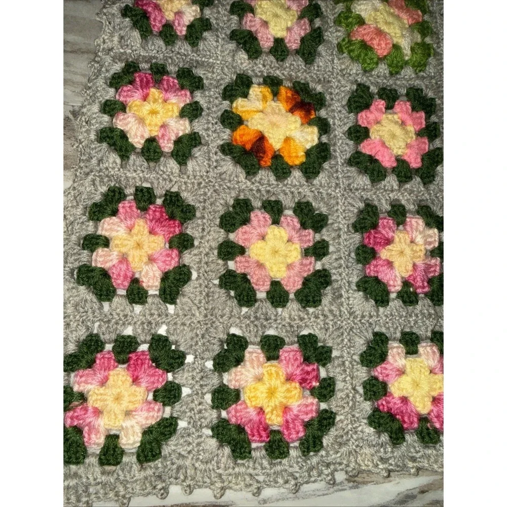 Vtg 70's Handmade Granny Square Afghan Crochet Lap Throw Baby Blanket 48X34